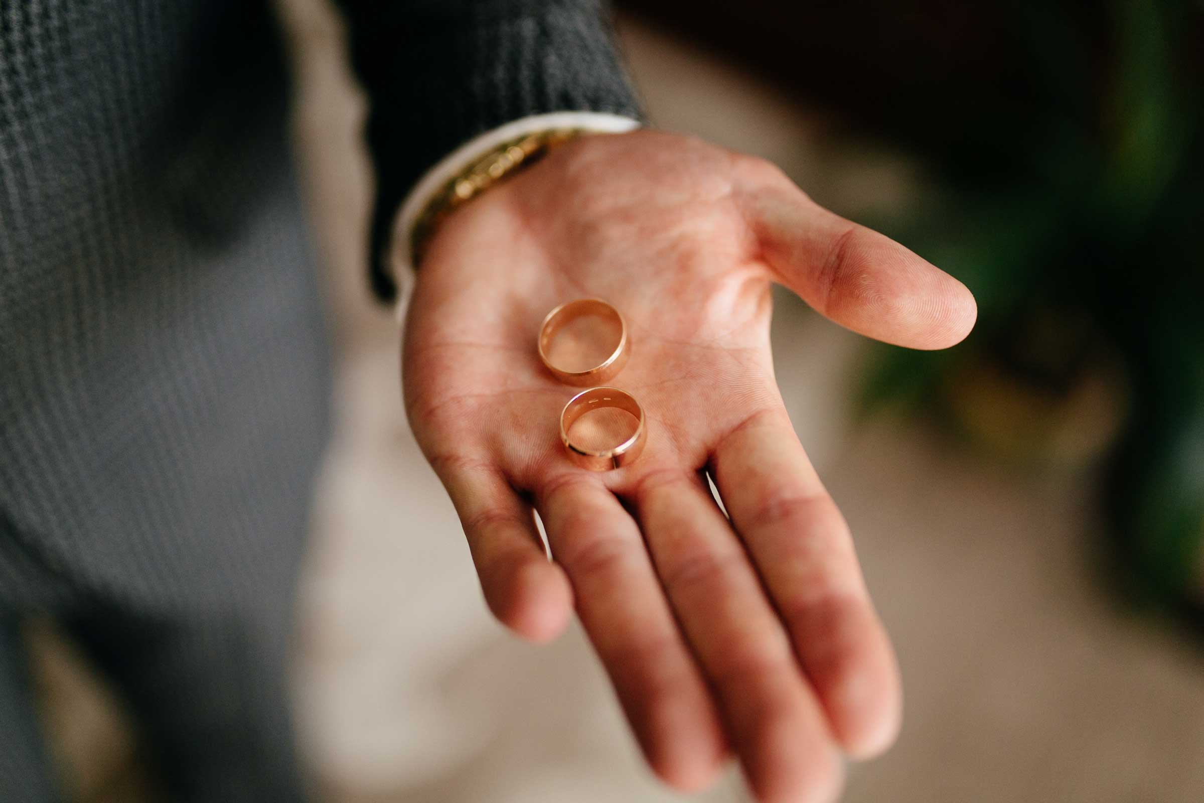 beatuful-wedding-rings-2021-10-21-03-40-34-utc.jpg